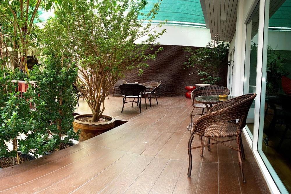 Nantra Silom Hotell Bangkok Eksteriør bilde