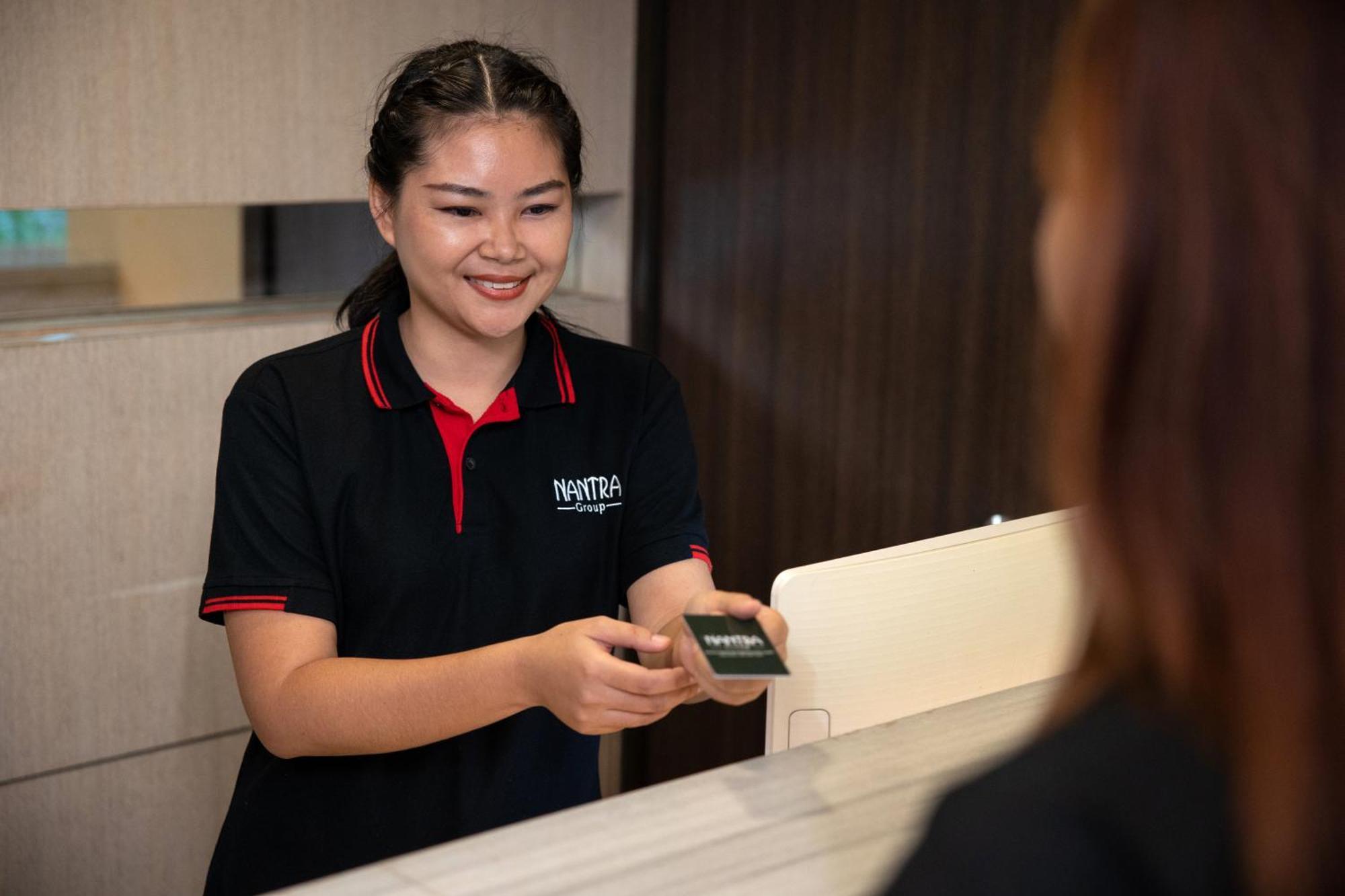 Nantra Silom Hotell Bangkok Eksteriør bilde
