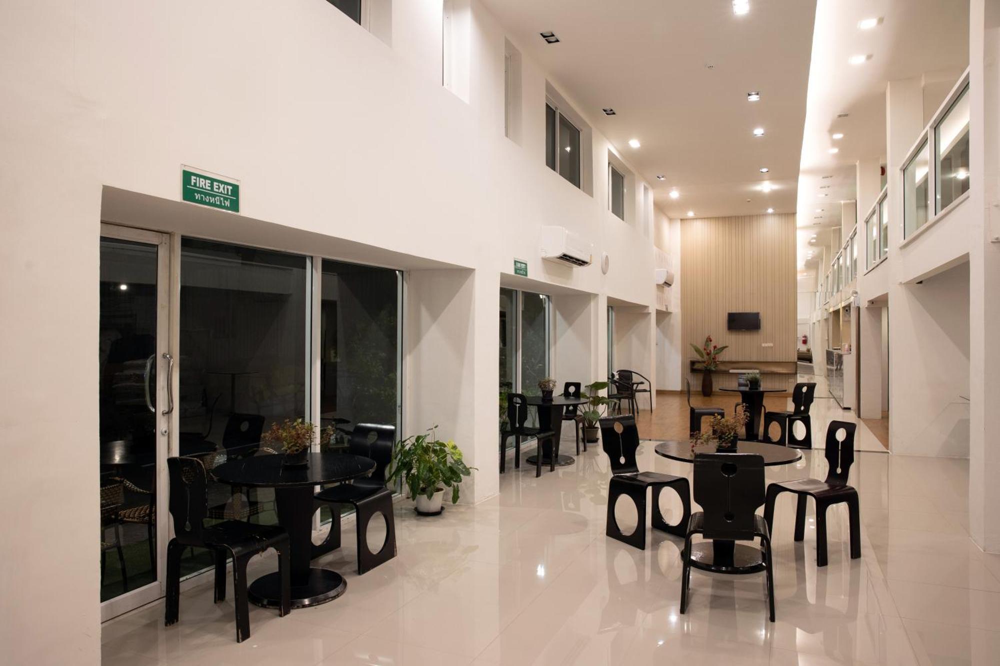 Nantra Silom Hotell Bangkok Eksteriør bilde