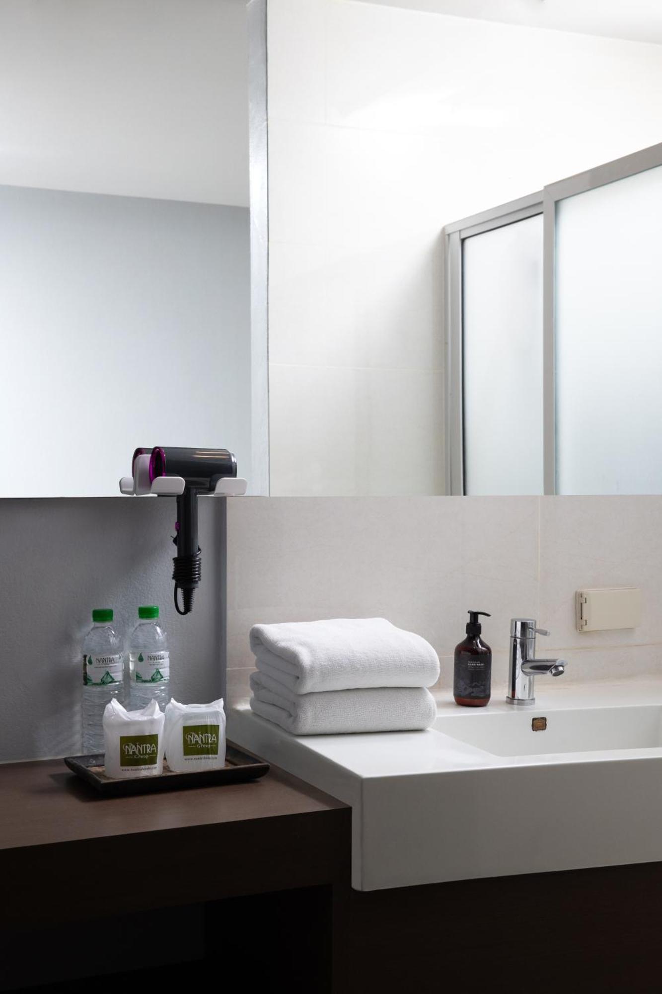 Nantra Silom Hotell Bangkok Eksteriør bilde