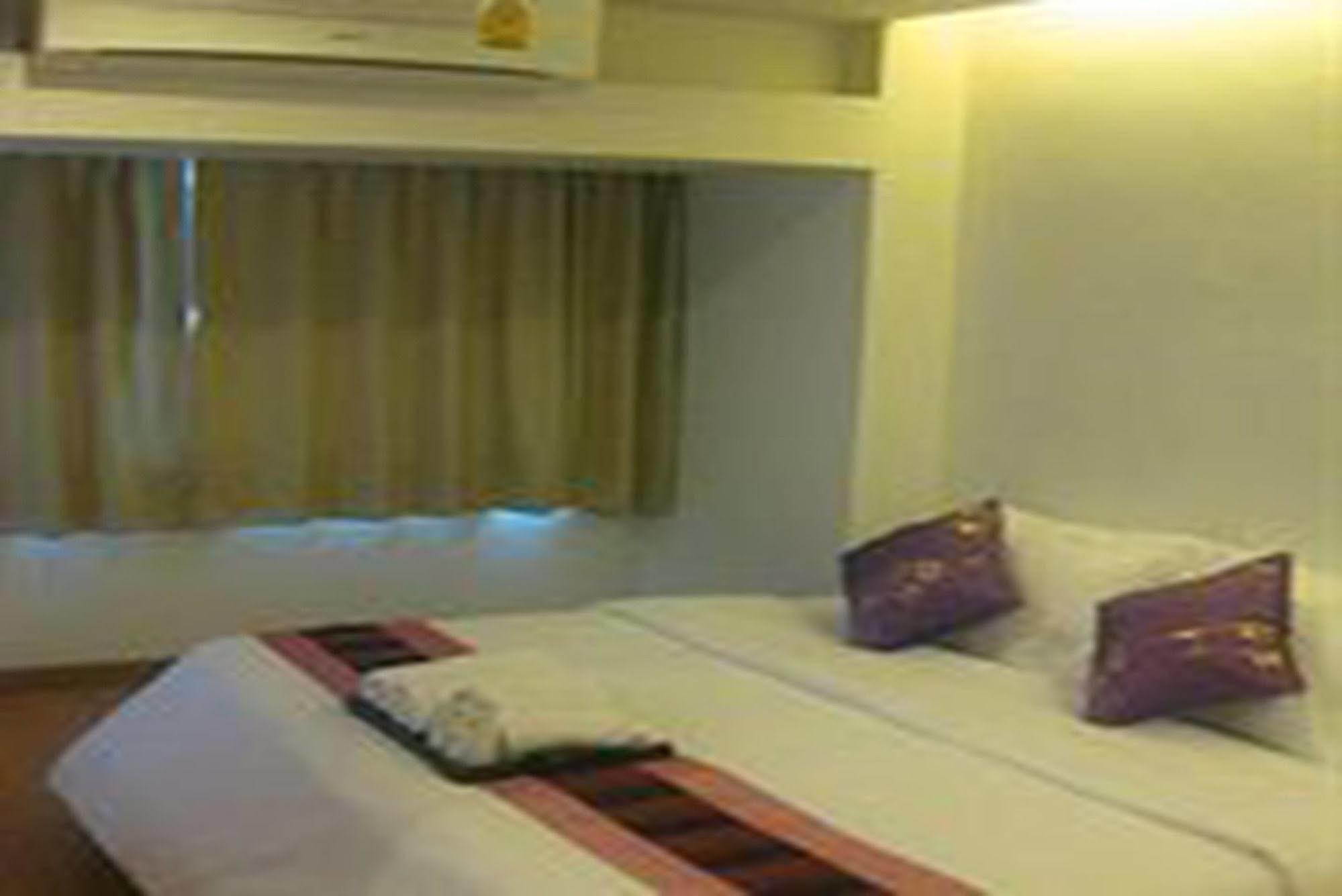 Nantra Silom Hotell Bangkok Eksteriør bilde