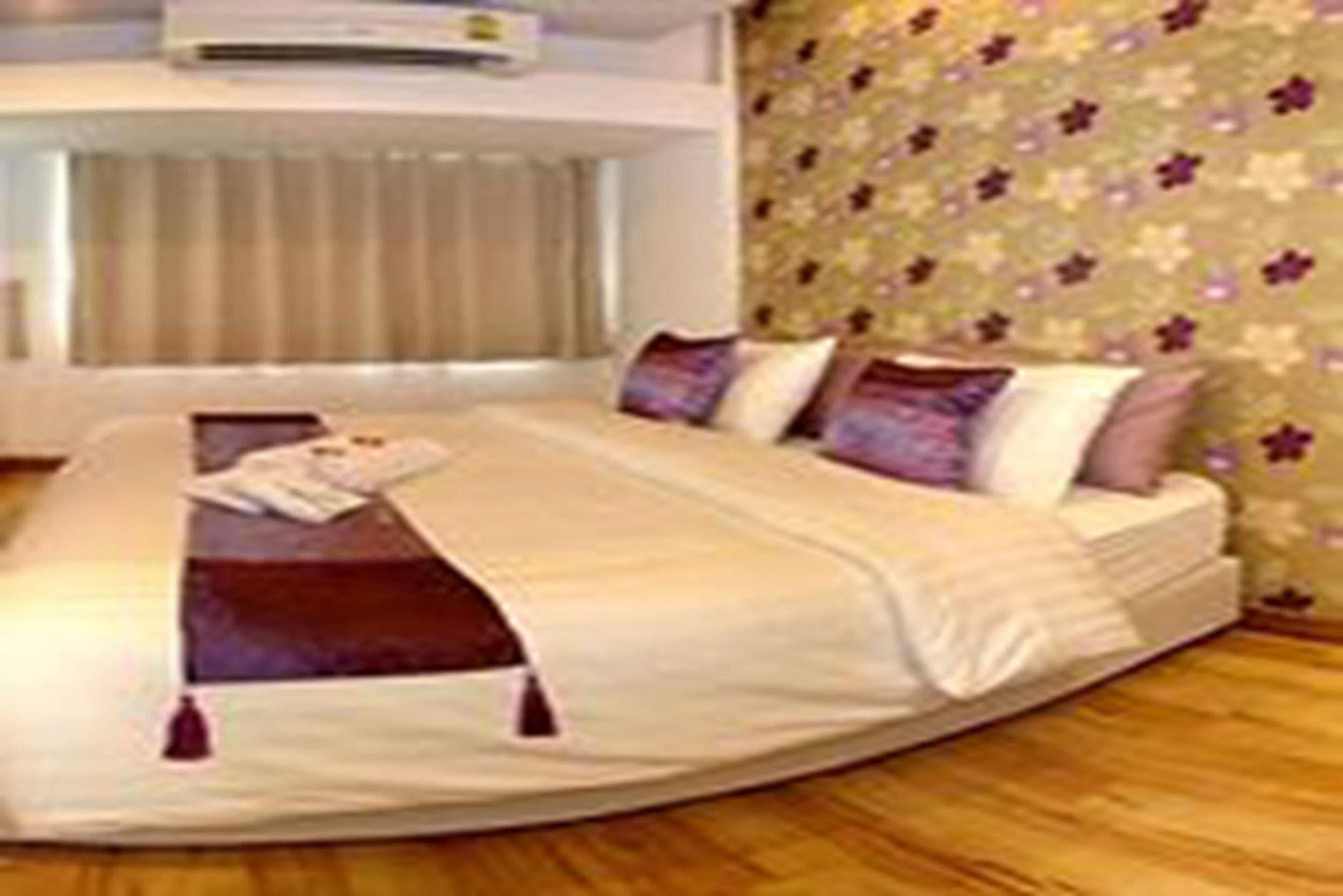 Nantra Silom Hotell Bangkok Eksteriør bilde